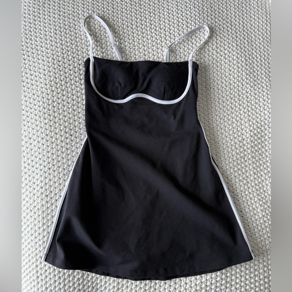 ALO Yoga Black and White Airbrush Streamlined Dress in Size XS